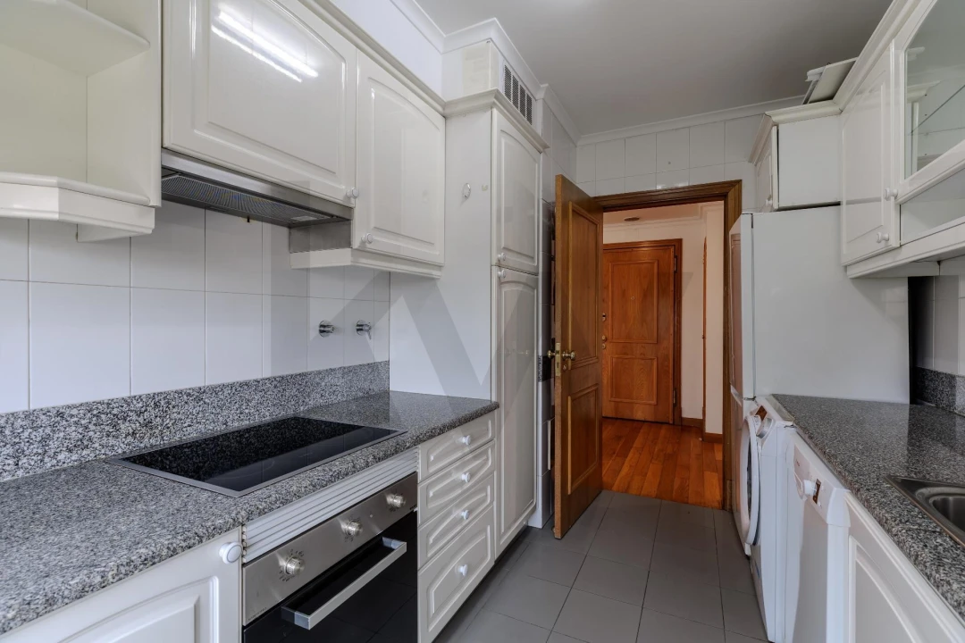 Apartamento T1 para Arrendamento em Avenidas Novas Foto 5
