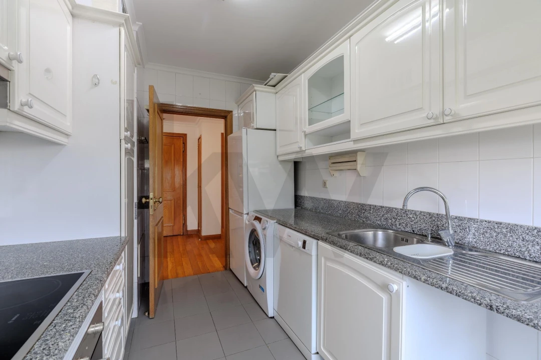 Apartamento T1 para Arrendamento em Avenidas Novas Foto 6