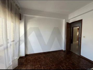 Apartamento T2 para Arrendamento em Águas Livres
