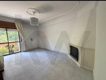 Apartamento T2 para Arrendamento em Águas Livres