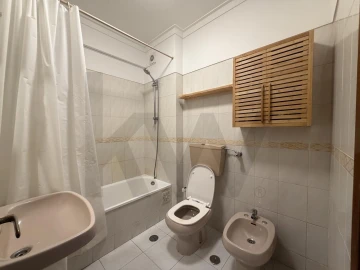 Apartamento T2 para Arrendamento em Águas Livres