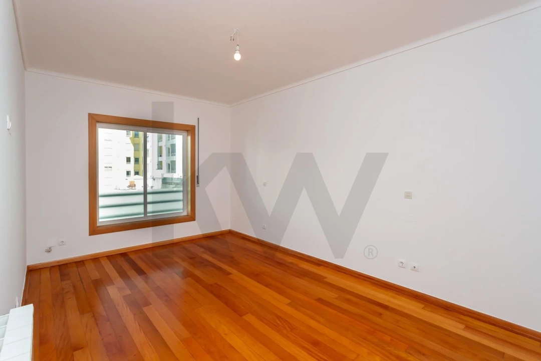 Apartamento T3 para Venda em Carcavelos e Parede Foto 8