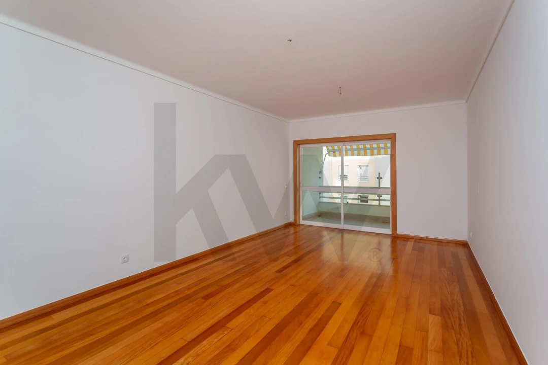Apartamento T3 para Venda em Carcavelos e Parede Foto 19