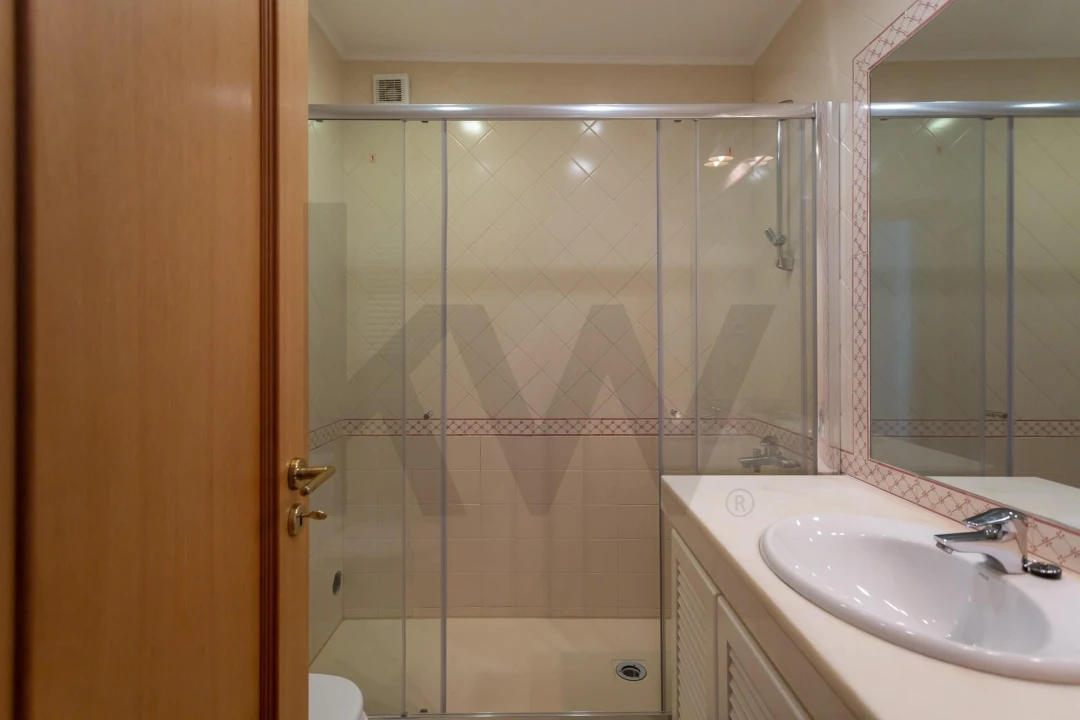 Apartamento T3 para Venda em Carcavelos e Parede Foto 15