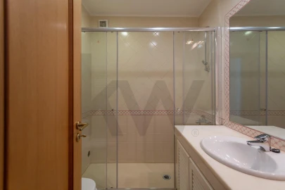 Apartamento T3 para Venda em Carcavelos e Parede