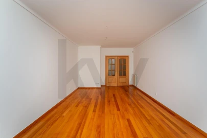 Apartamento T3 para Venda em Carcavelos e Parede