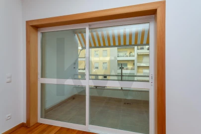 Apartamento T3 para Venda em Carcavelos e Parede