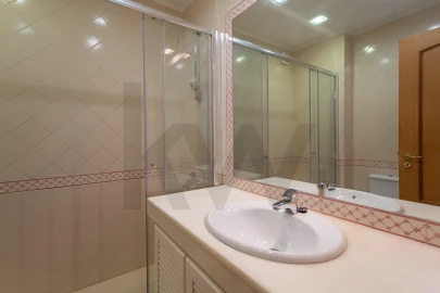Apartamento T3 para Venda em Carcavelos e Parede