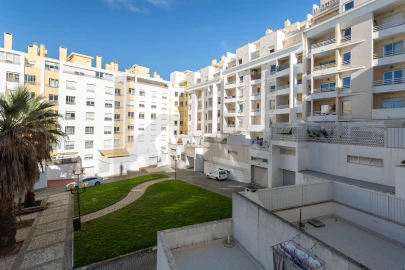 Apartamento T3 para Venda em Carcavelos e Parede
