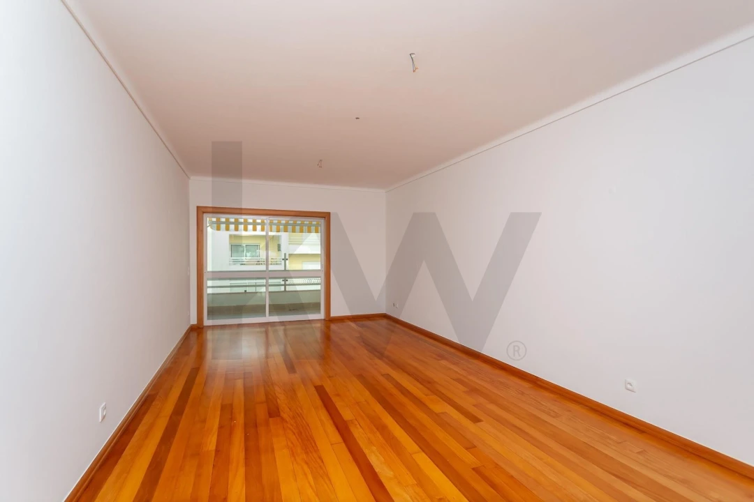 Apartamento T3 para Venda em Carcavelos e Parede Foto 18