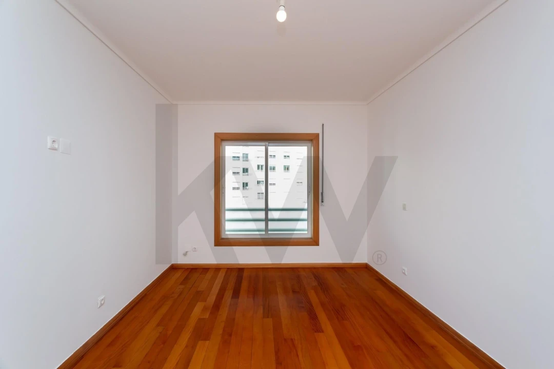 Apartamento T3 para Venda em Carcavelos e Parede Foto 9