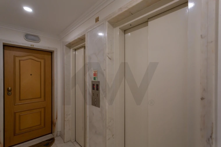 Apartamento T3 para Venda em Carcavelos e Parede Foto 28