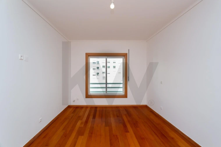Apartamento T3 para Venda em Carcavelos e Parede Foto 9