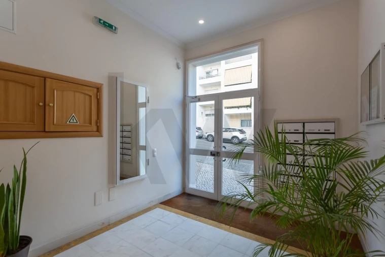 Apartamento T3 para Venda em Carcavelos e Parede Foto 29