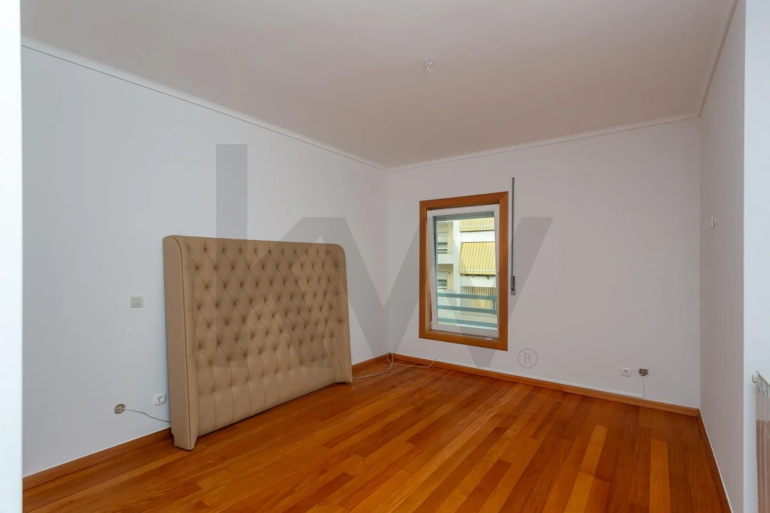 Apartamento T3 para Venda em Carcavelos e Parede Foto 12