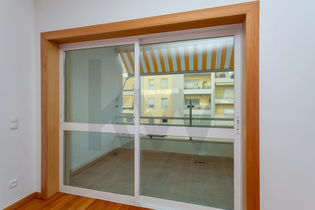 Apartamento T3 para Venda em Carcavelos e Parede Foto 21