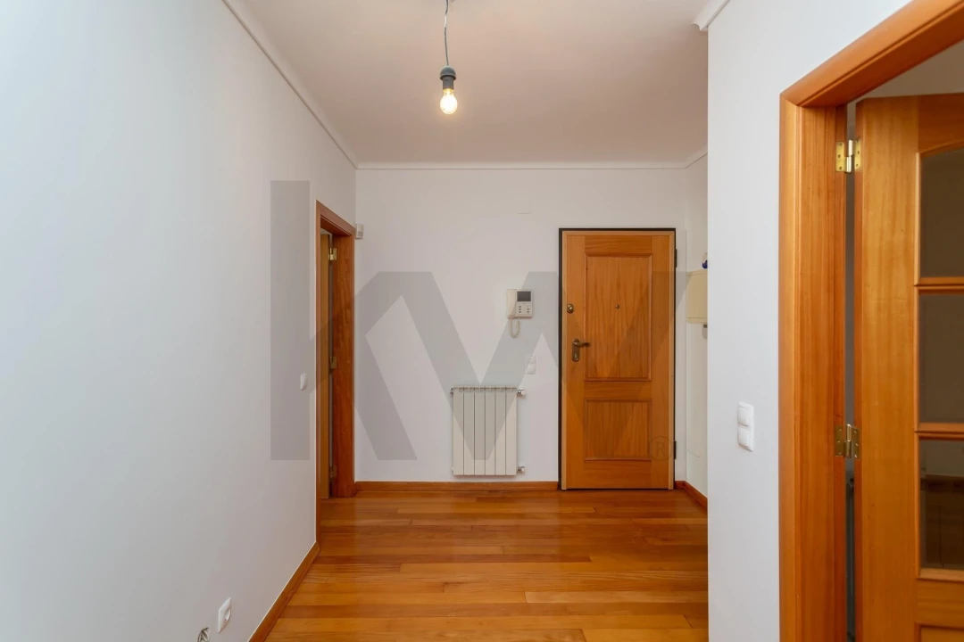 Apartamento T3 para Venda em Carcavelos e Parede Foto 1