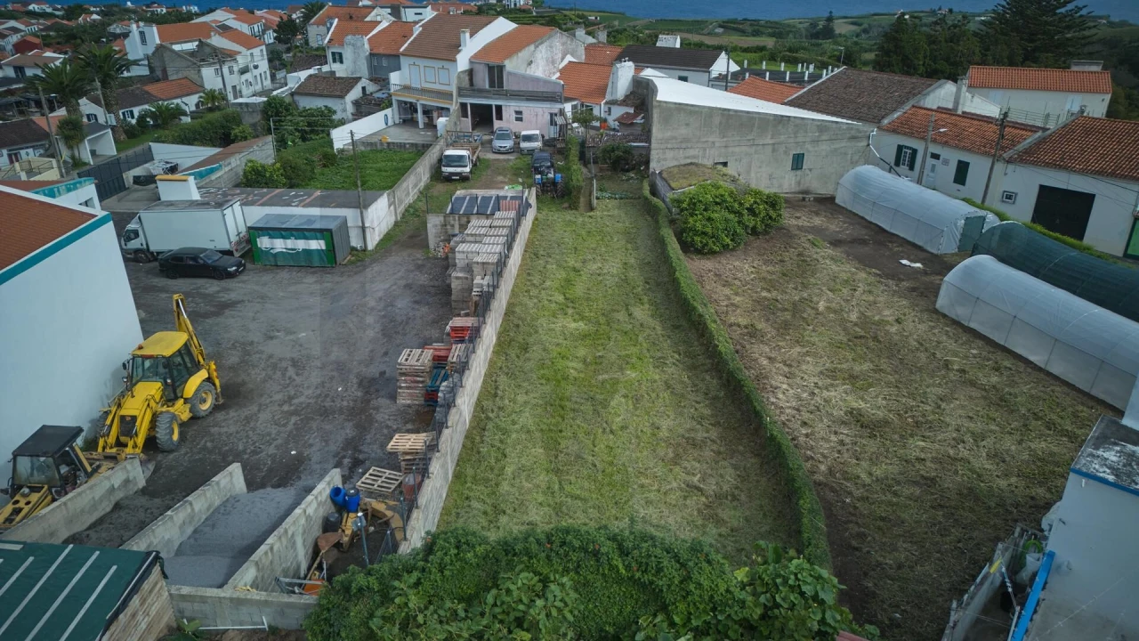 Moradia T2 para Venda em Fenais da Ajuda Foto 2