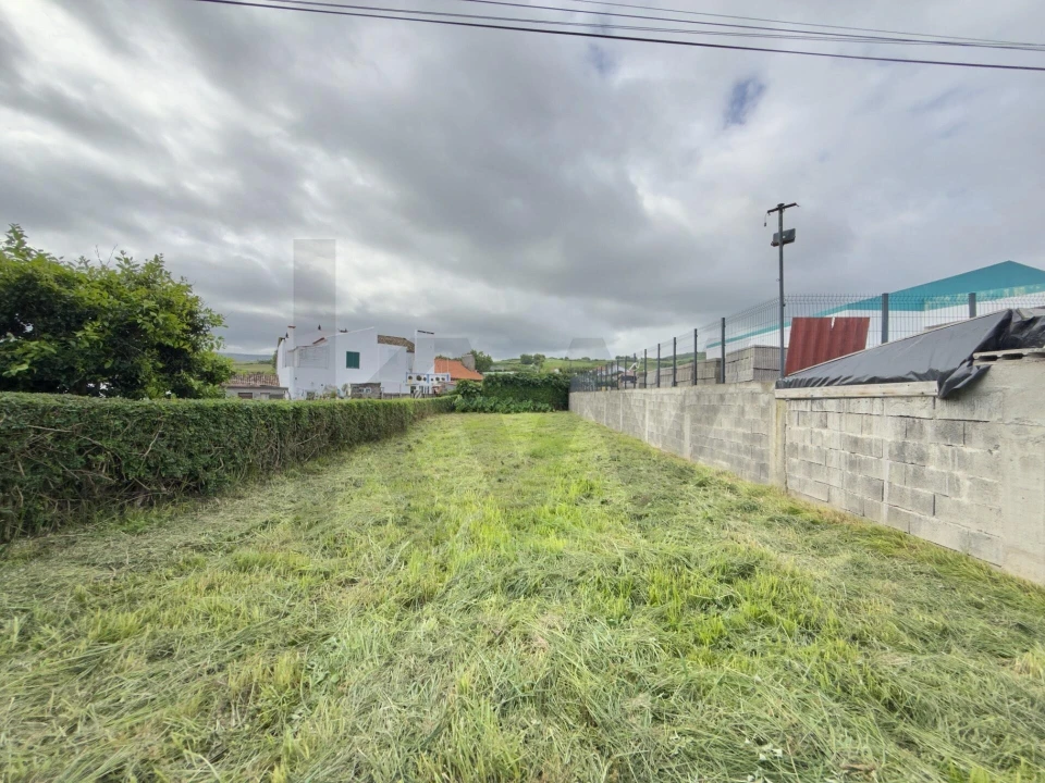 Moradia T2 para Venda em Fenais da Ajuda Foto 24