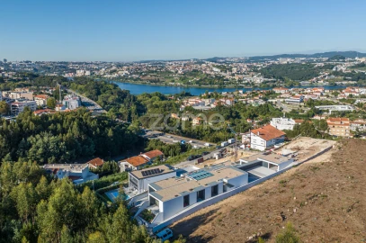 Moradia T4 para Venda em Vilar de Andorinho