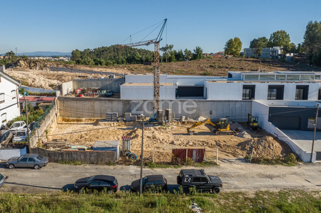 Moradia T4 para Venda em Vilar de Andorinho Foto 22