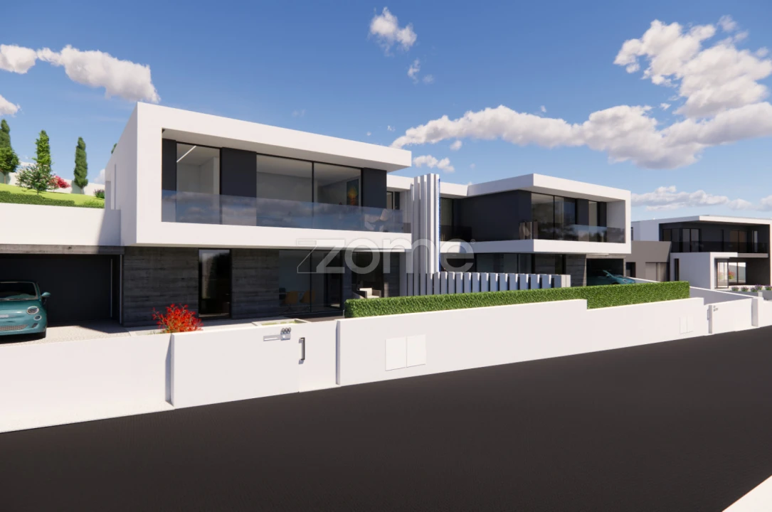 Moradia T4 para Venda em Vilar de Andorinho Foto 3