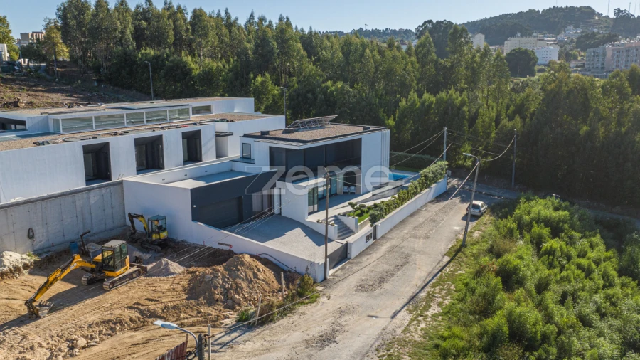 Moradia T4 para Venda em Vilar de Andorinho