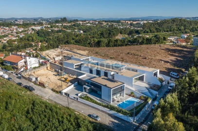 Moradia T4 para Venda em Vilar de Andorinho