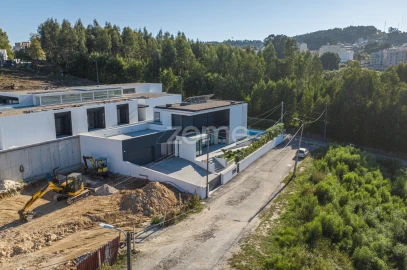 Moradia T4 para Venda em Vilar de Andorinho