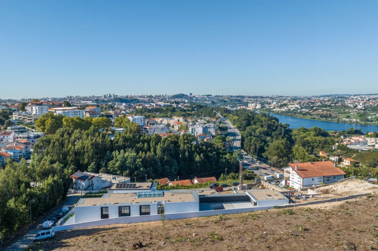 Moradia T4 para Venda em Vilar de Andorinho Foto 10