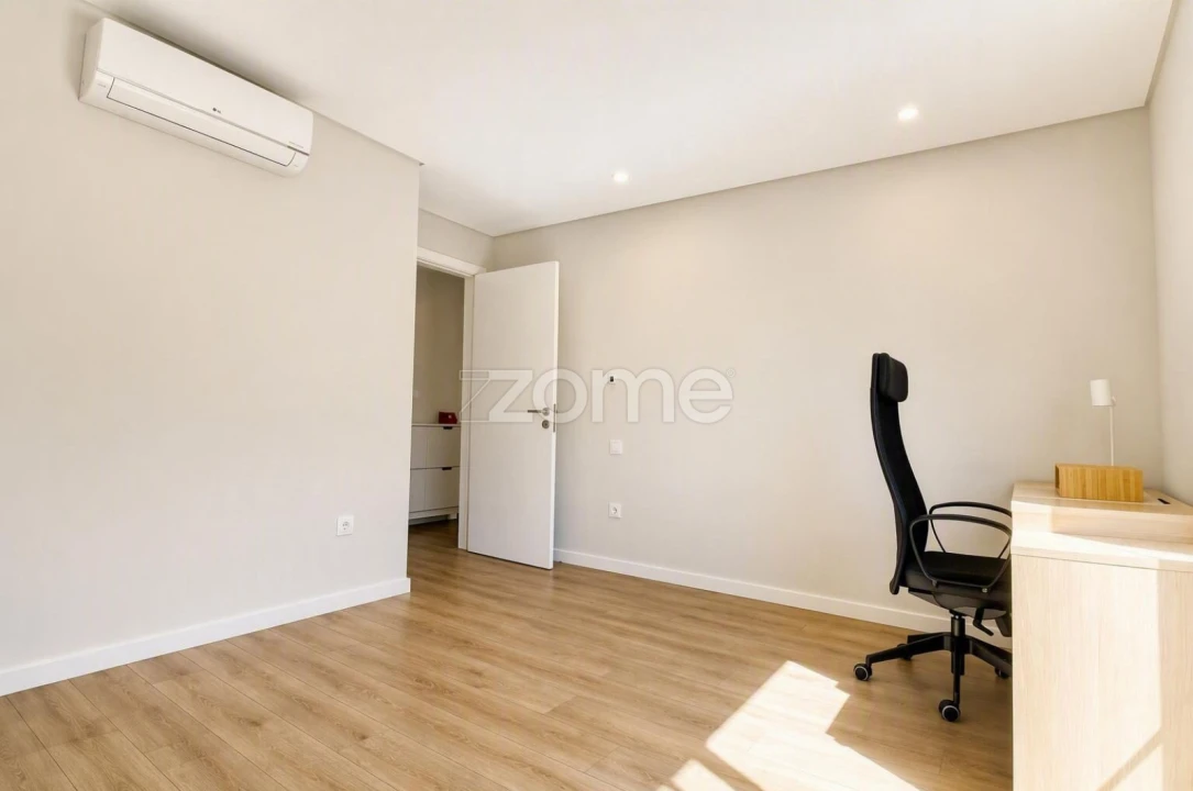 Apartamento T2 para Arrendamento em São Domingos de Rana Foto 17