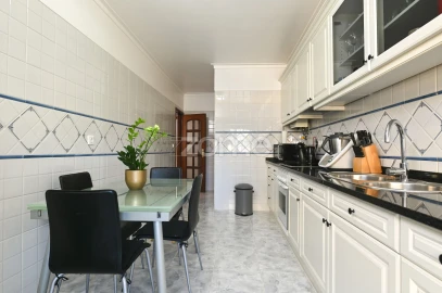 Apartamento T2 para Arrendamento em Rio de Mouro