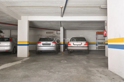 Apartamento T2 para Arrendamento em Rio de Mouro