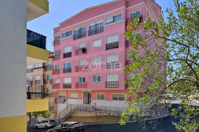 Apartamento T2 para Arrendamento em Rio de Mouro
