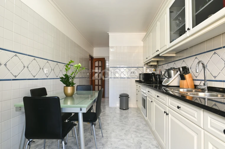 Apartamento T2 para Arrendamento em Rio de Mouro Foto 8