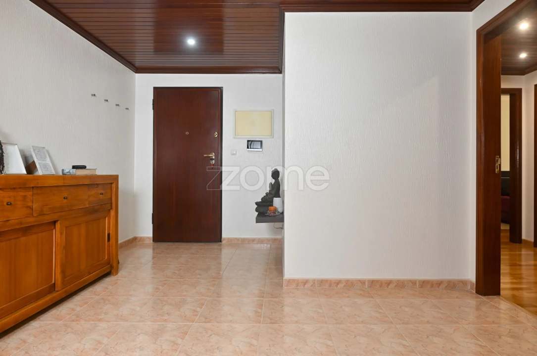 Apartamento T2 para Arrendamento em Rio de Mouro Foto 18