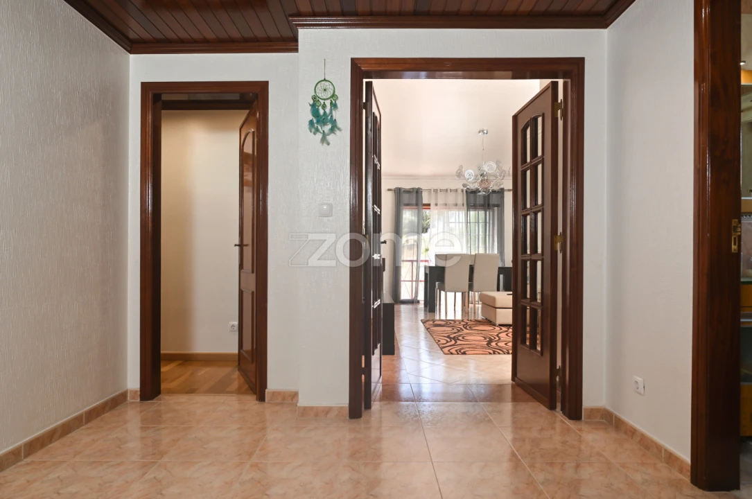 Apartamento T2 para Arrendamento em Rio de Mouro Foto 6