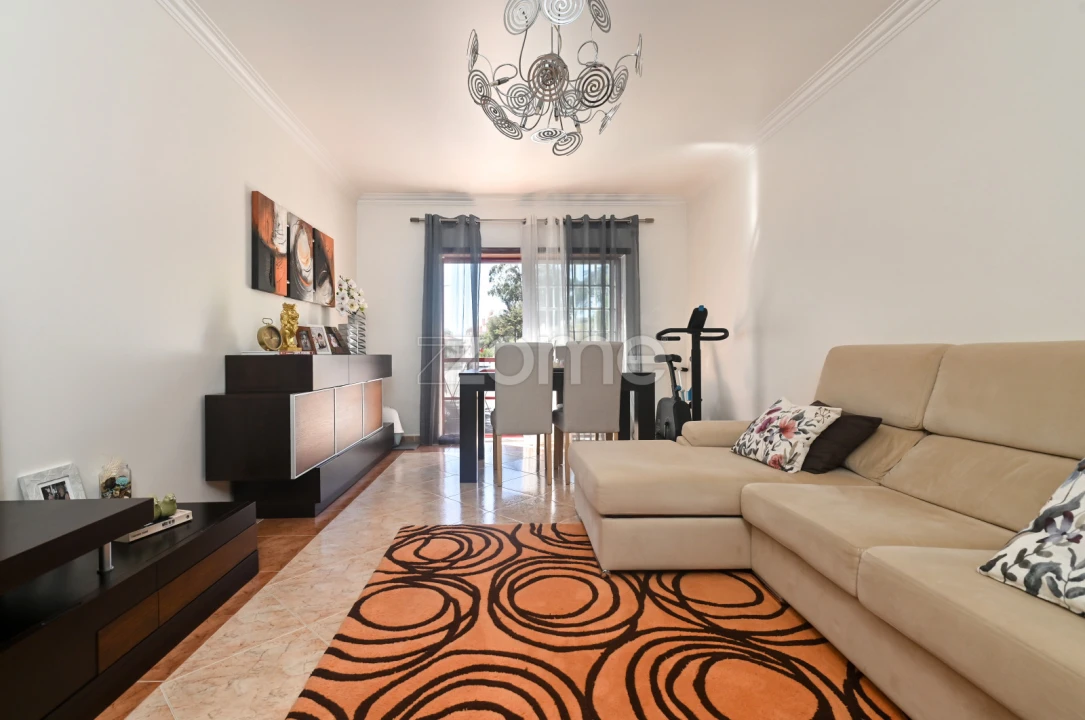 Apartamento T2 para Arrendamento em Rio de Mouro Foto 4