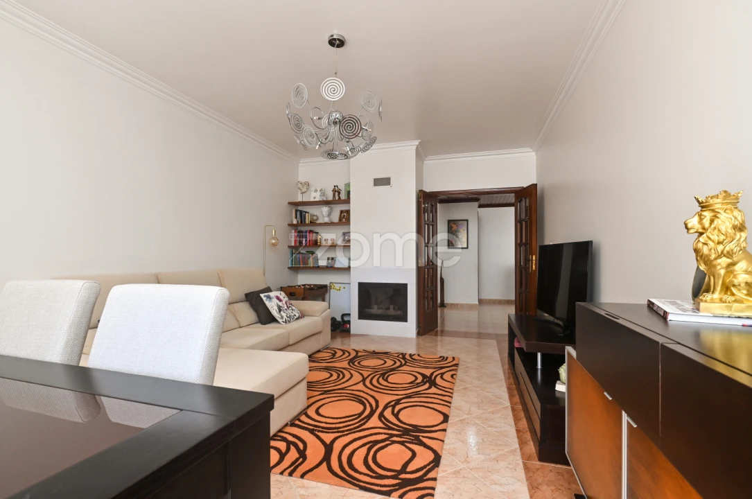 Apartamento T2 para Arrendamento em Rio de Mouro Foto 3