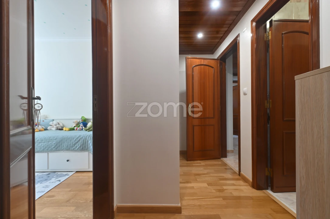 Apartamento T2 para Arrendamento em Rio de Mouro Foto 10