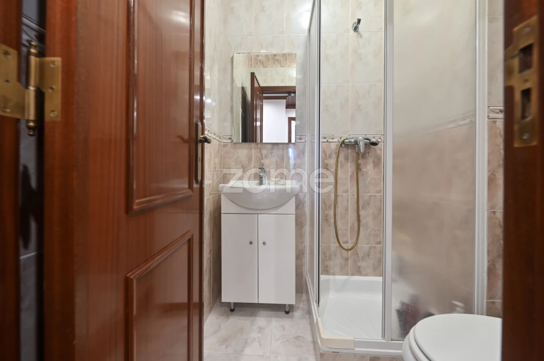 Apartamento T2 para Arrendamento em Rio de Mouro Foto 16