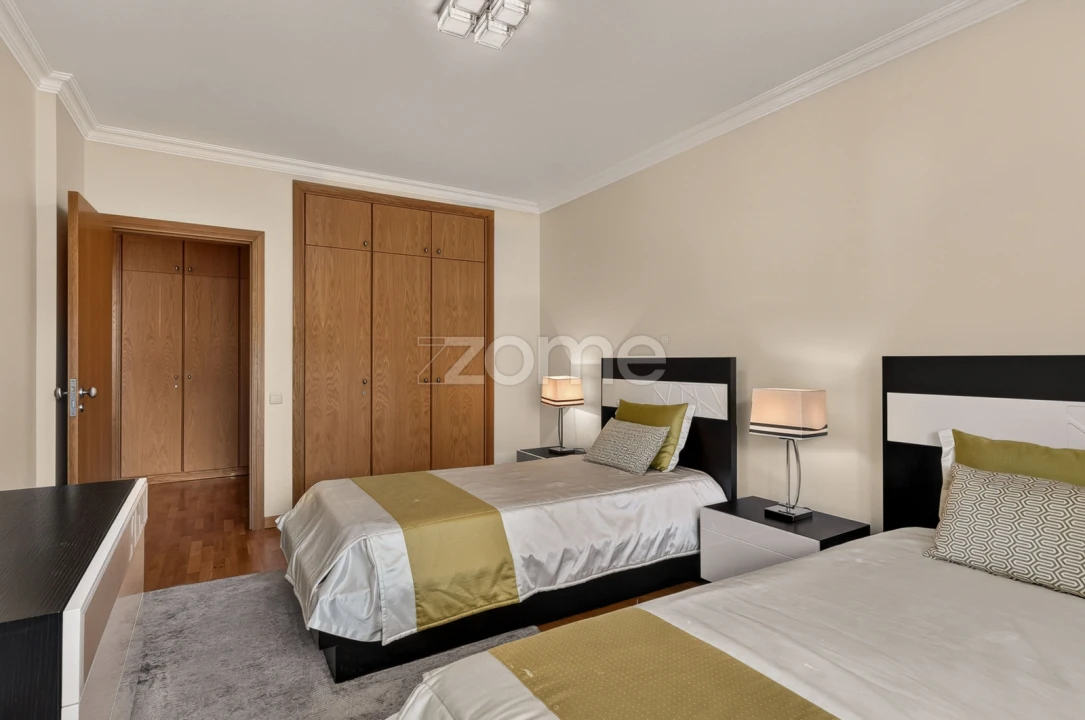 Apartamento T3 para Arrendamento em Lumiar Foto 14