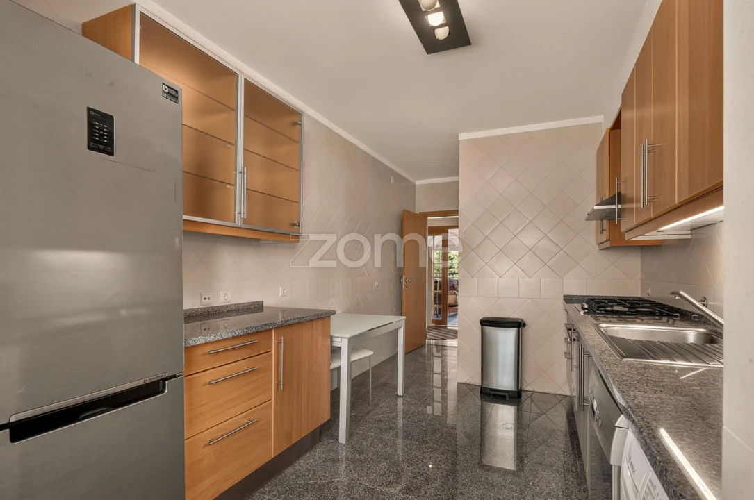 Apartamento T3 para Arrendamento em Lumiar Foto 11