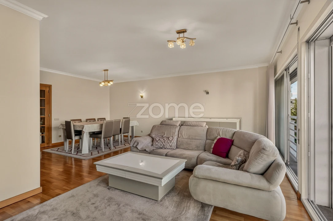 Apartamento T3 para Arrendamento em Lumiar Foto 4