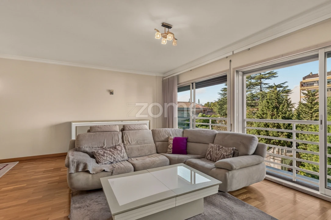 Apartamento T3 para Arrendamento em Lumiar Foto 5