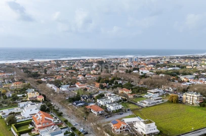 Terreno para Venda em Arcozelo