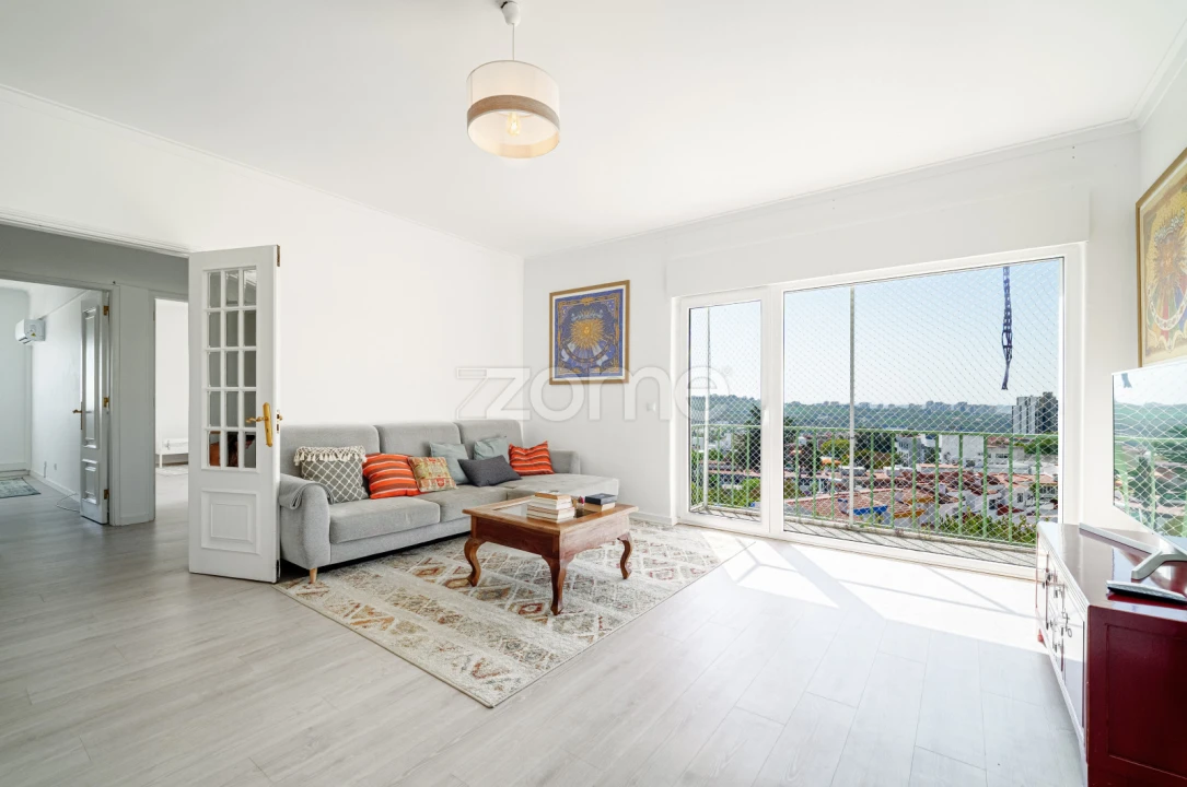 Apartamento T3 para Venda em Alfragide Foto 1
