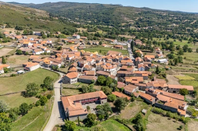 Negócio para Arrendamento em Cambeses do Rio, Donões e Mourilhe