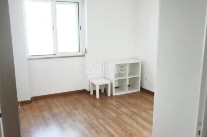 Apartamento T2 para Arrendamento em Lumiar