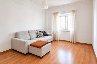 Apartamento T2 para Arrendamento em Lumiar